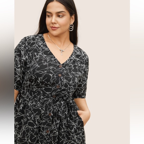 BloomChic Plus Size 3XL Elegant Black Floral Dress us22-24 - Picture 4 of 8